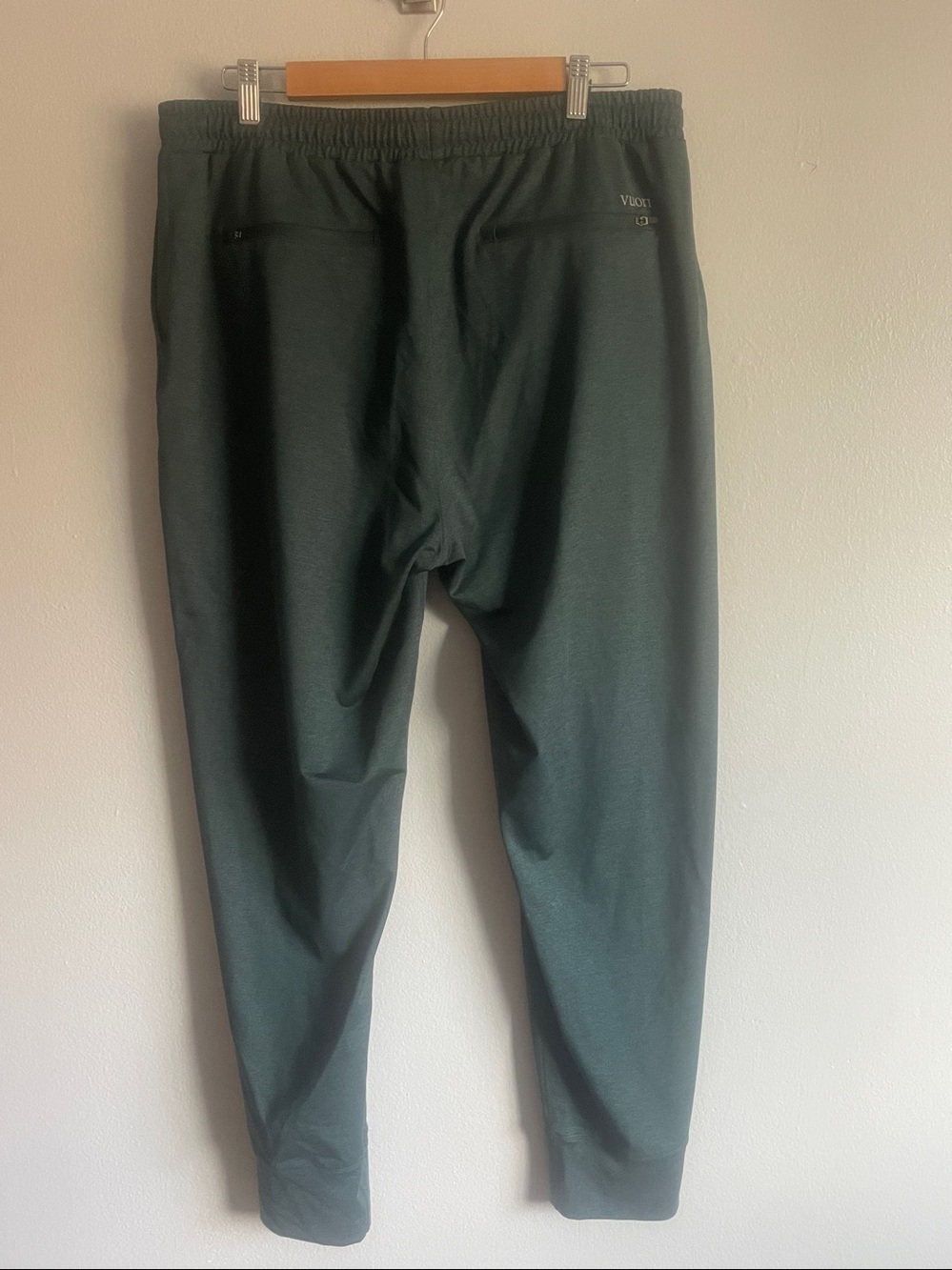 Vuori Men’s Sunday Performance Green Joggers Size XL - Picture 2 of 10